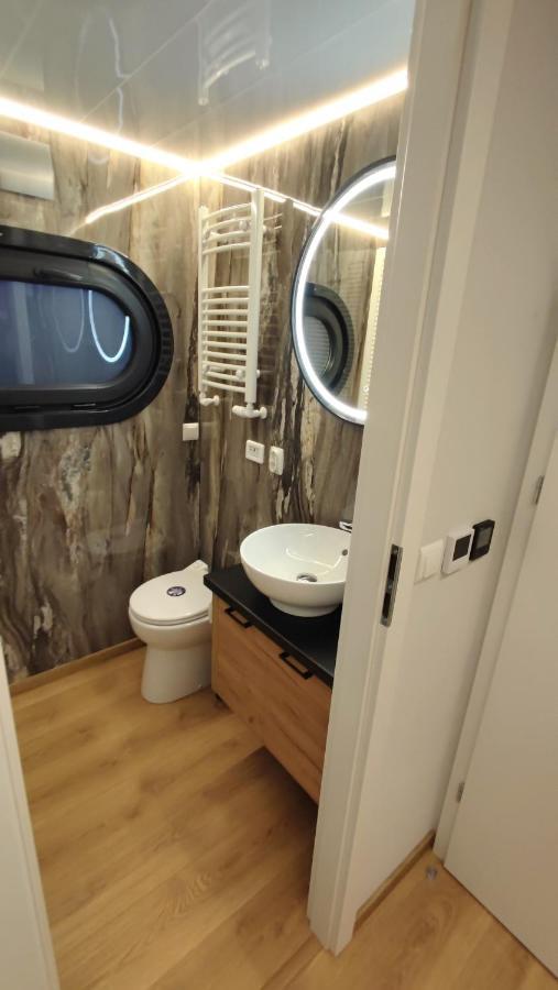 Houseboat Water King Apartament Plywajacy Dom Na Wodzie, 7 Os Βρότσλαβ Εξωτερικό φωτογραφία