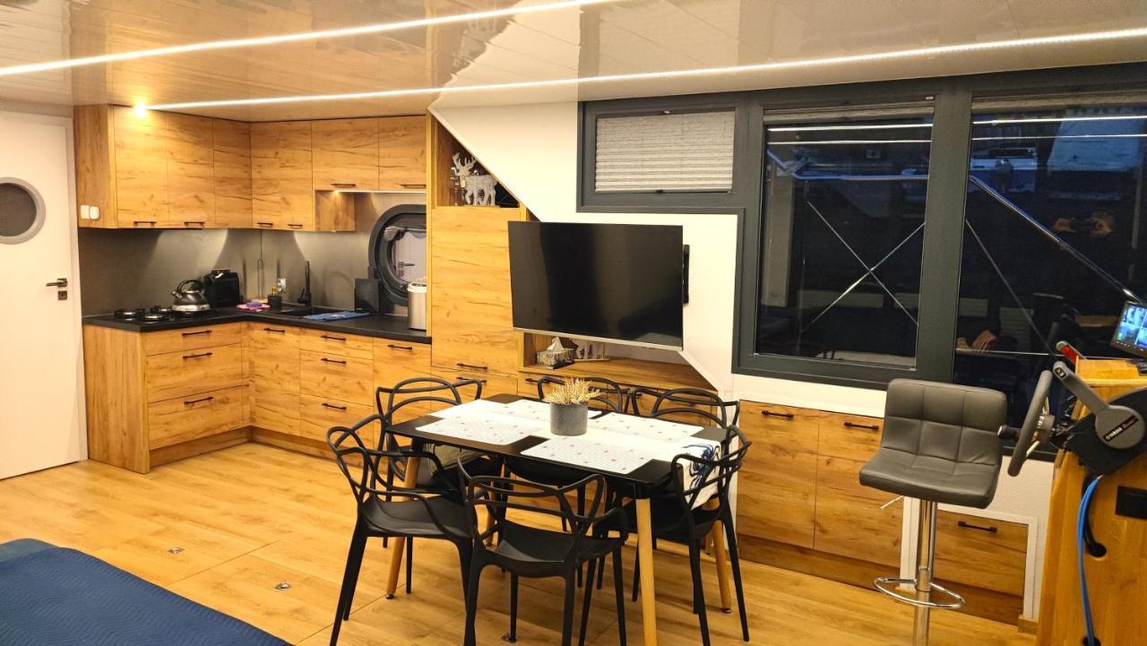 Houseboat Water King Apartament Plywajacy Dom Na Wodzie, 7 Os Βρότσλαβ Εξωτερικό φωτογραφία